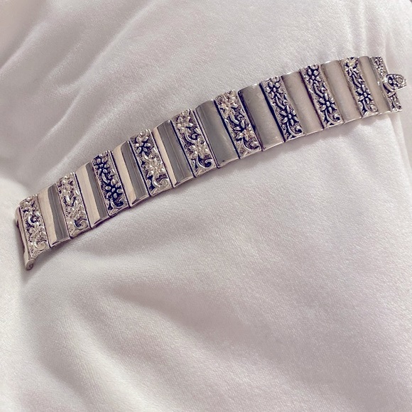 Premier Designs Cuff Bracelet Silvertone with Magnetic Clasp - Picture 5 of 7